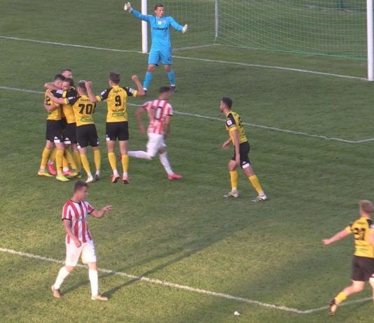 SĘDZIOWSKIE KONTROWERSJE W TARNOBRZEGU – SIARKA POKONAŁA REZERWY CRACOVII KRAKÓW