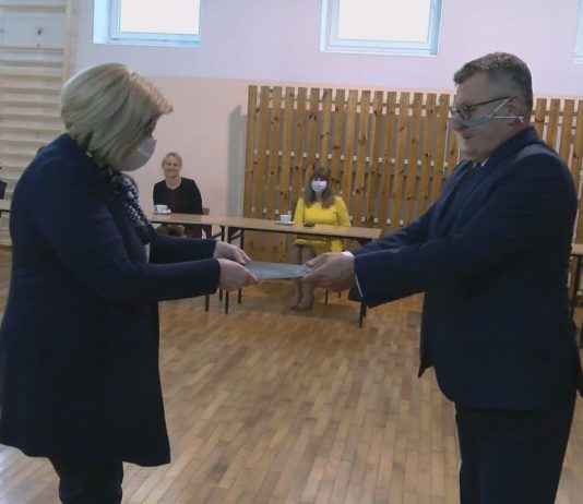 NAGRODY DLA NAUCZYCIELI – DZIEŃ EDUKACJI NARODOWEJ W GRĘBOWIE