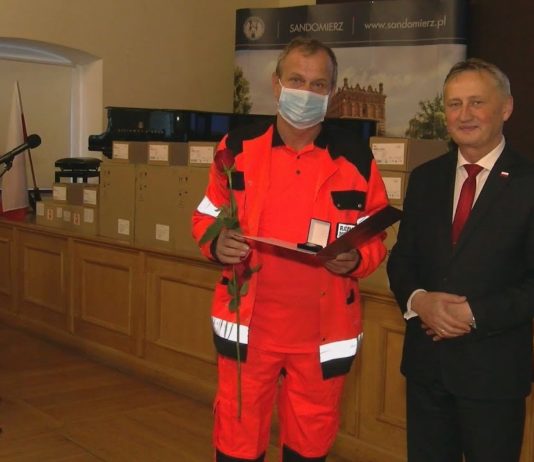ODZNACZENI ZA NIESIENIE POMOCY – ŚWIĘTO RATOWNIKÓW MEDYCZNYCH W SANDOMIERZU