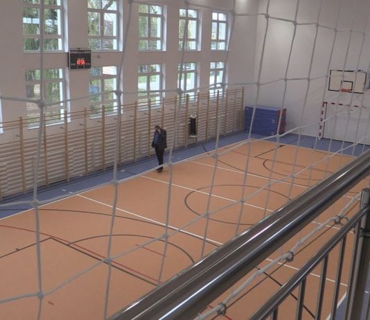 DŁUGO WYCZEKIWANA CHWILA W CHMIELOWIE – SALA GIMNASTYCZNA ODDANA DO UŻYTKU