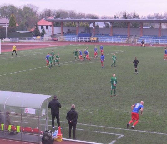 DWA OBLICZA WISŁY SANDOMIERZ – PIŁKARZE PODLASIA URATOWALI PUNKT