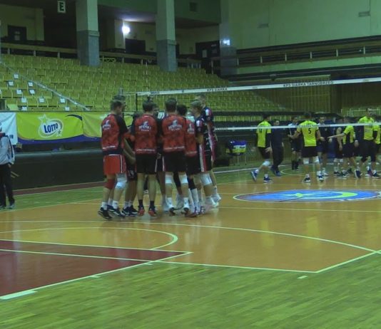 SIATKARZE SIARKI TRACĄ PUNKTY – PIERWSZE ZWYCIĘSTWO MŁODEJ DRUŻYNY Z RZESZOWA