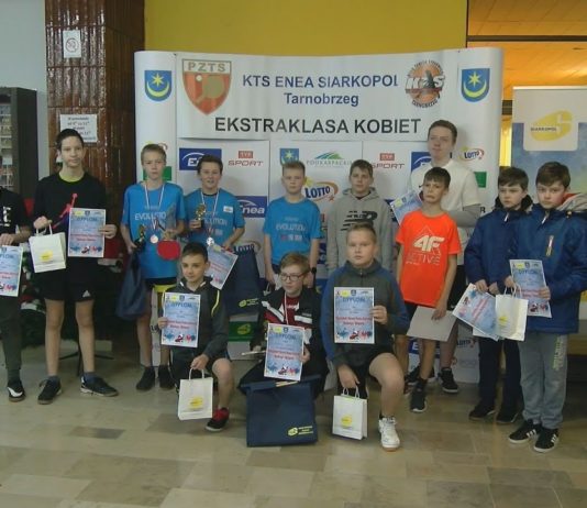AKTYWNE MIKOŁAJKI Z RAKIETKĄ – TURNIEJ TENISA STOŁOWEGO W TARNOBRZEGU
