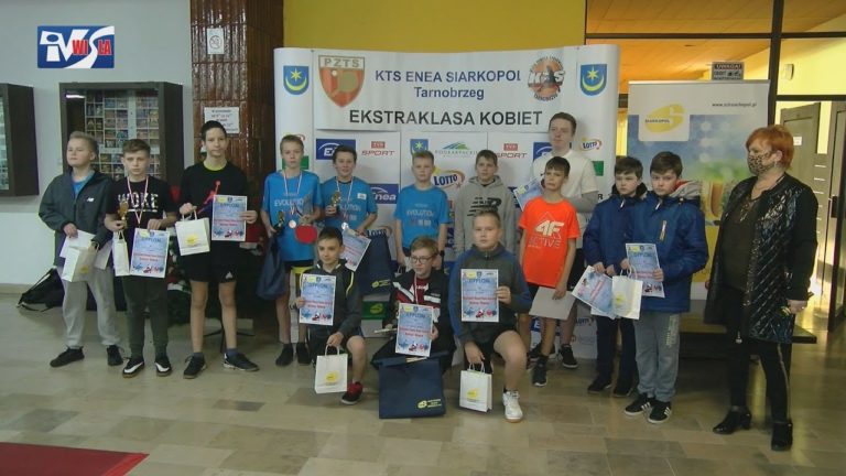 AKTYWNE MIKOŁAJKI Z RAKIETKĄ – TURNIEJ TENISA STOŁOWEGO W TARNOBRZEGU