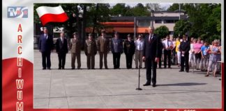 ORZEŁ ZAGOŚCIŁ NA RYNKU – SYMBOLICZNY POMNIK W BARANOWIE SANDOMIERSKIM