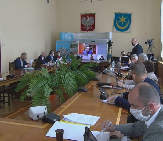 DZIEŁA WRÓCĄ DO DOMU – WICEPREMIER PIOTR GLIŃSKI W TARNOBRZEGU