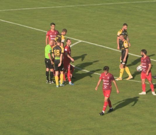 PODZIAŁ PUNKTÓW W TARNOBRZEGU – PIŁKARZE SIARKI ZNÓW POKAZALI CHARAKTER