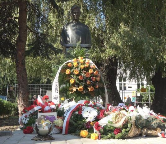 POMNIK W TARNOBRZEGU ODSŁONIĘTY – ZASŁUŻONY KAPŁAN ZOSTAŁ UPAMIĘTNIONY