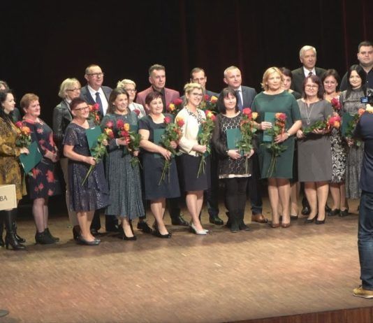 PODZIĘKOWANIE DLA NAUCZYCIELI – DZIEŃ EDUKACJI NARODOWEJ W NOWEJ DĘBIE