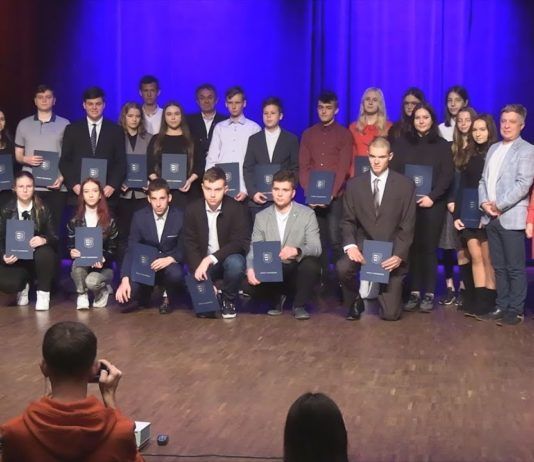 WYRÓŻNIENIA DLA NAJLEPSZYCH UCZNIÓW – STYPENDIA NAUKOWE STAROSTY TARNOBRZESKIEGO