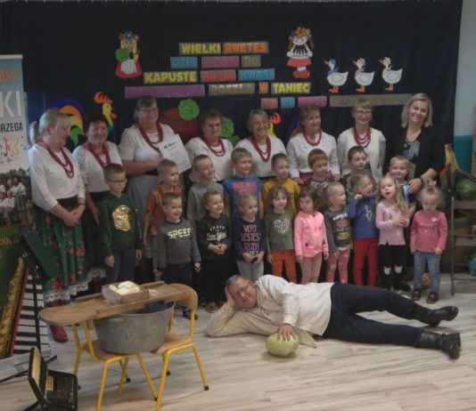 POKAZ TRADYCYJNEGO KISZENIA KAPUSTY – „OCICANKI” Z WIZYTĄ W SANDOMIERZU