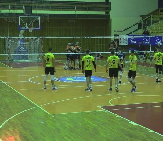 NIEUDANE ZAKOŃCZENIE PIERWSZEJ RUNDY – SIATKARZE SIARKI PRZEGRALI Z FAWORYTEM