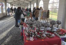 ŚWIĄTECZNY KLIMAT W GORZYCACH – KIERMASZ W TECHNICZNYM OGRODZIE