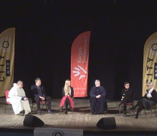 DYSKUSJE O WOLONTARIACIE – PREMIEROWA GALA W TARNOBRZEGU