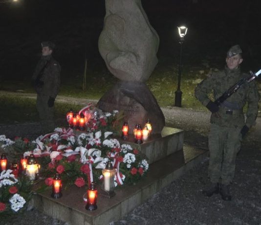 W SANDOMIERZU O STANIE WOJENNYM – WSPOMINANO TRAGICZNE WYDARZENIA