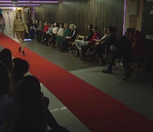 STYLIZACJE NA RÓŻNE OKAZJE – POKAZ MODY W NOWEJ DĘBIE