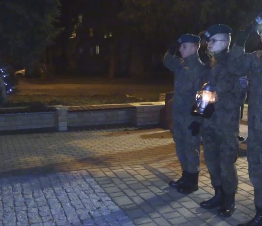 ZAPALILI ŚWIĘCZKĘ „JĘDRUSIOWI” – W TARNOBRZEGU WSPOMINANO DOKONANIA WŁADYSŁAWA JASIŃSKIEGO