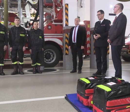 PRZEKAZANIE SPRZĘTU MEDYCZNEGO – WORD TARNOBRZEG WSPIERA STRAŻAKÓW