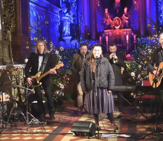 ŚPIEWALI KOLĘDY I UTWORY ŚWIĄTECZNE – „ZESPÓŁ W SKŁADZIE” W MIECHOCINIE