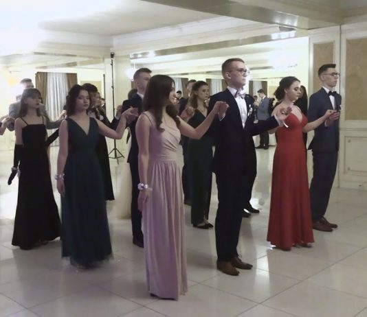 UROCZYSTY BAL MATURALNY – STUDNIÓWKA UCZNIÓW TARNOBRZESKIEJ „BUDOWLANKI”