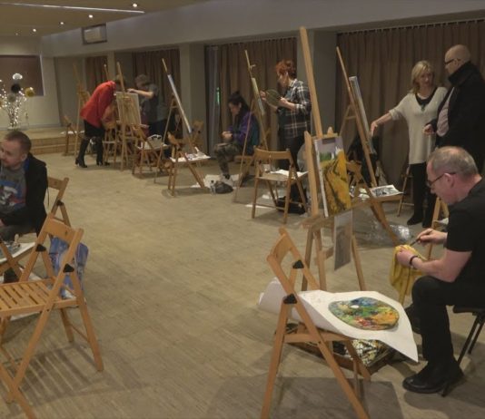 KONCERT I WARSZTATY MALARSKIE – KARNAWAŁOWY WIECZÓR W NOWEJ DĘBIE