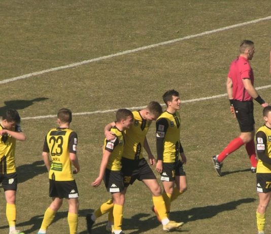 POPISOWY MECZ JUNIORÓW SIARKI – PIŁKARZE STARU STARACHOWICE ROZGROMIENI