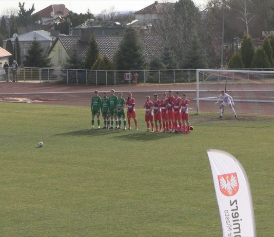 PIŁKARZE WISŁY BEZ PUNKTÓW – WISŁOKA DĘBICA WYGRAŁA W SANDOMIERZU