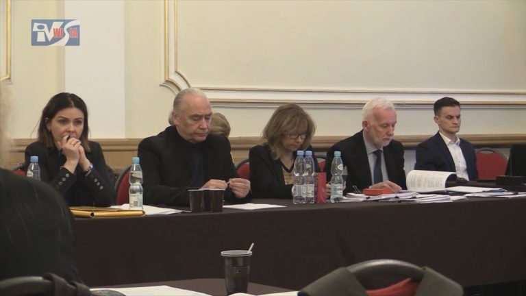 DUŻE EMOCJE W TARNOBRZEGU – OGROMNE PODWYŻKI W URZĘDZIE MIASTA
