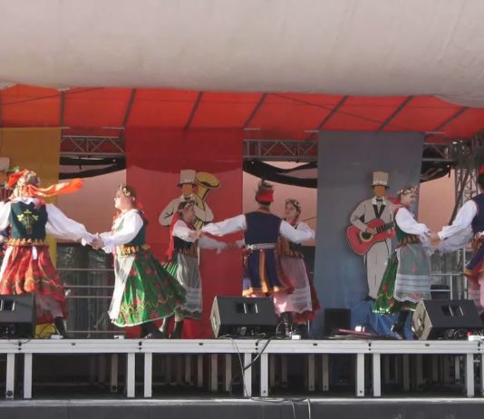 TANIEC I MUZYKA NA PIERWSZYM PLANIE – MAJÓWKA W NOWEJ DĘBIE