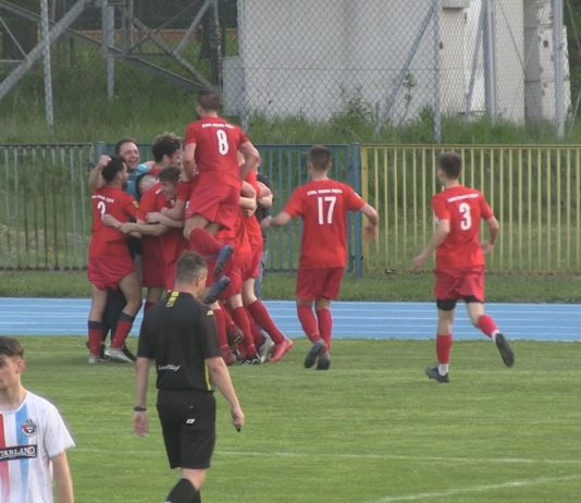 NIESAMOWITA KOŃCÓWKA W NOWEJ DĘBIE – PIŁKARZE STALI POKONALI WICELIDERA!