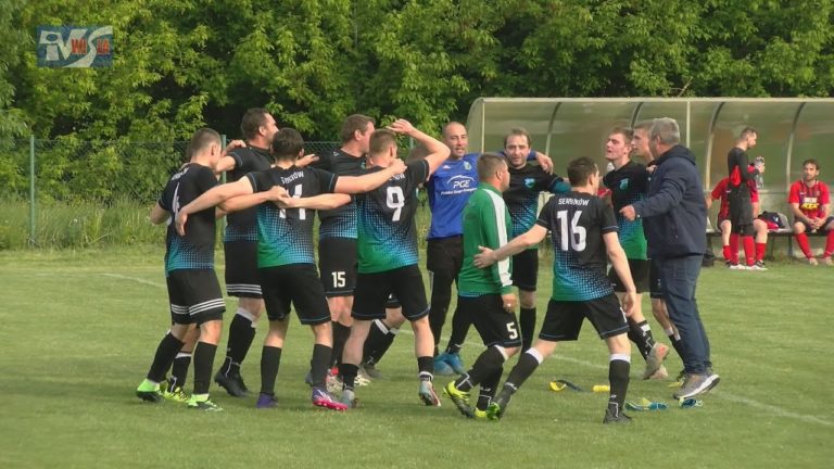 PIŁKARSKIE DERBY W WIELOWSI – ZWYCIĘSTWO WSPÓLNOTY SERBINÓW
