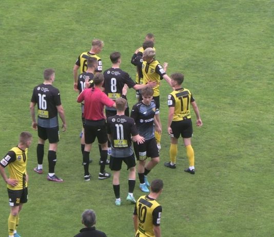 JUNIORZY SIARKI PRZEGRALI Z LIDEREM – KOLEJNE ZWYCIĘSTWO KORONY KIELCE