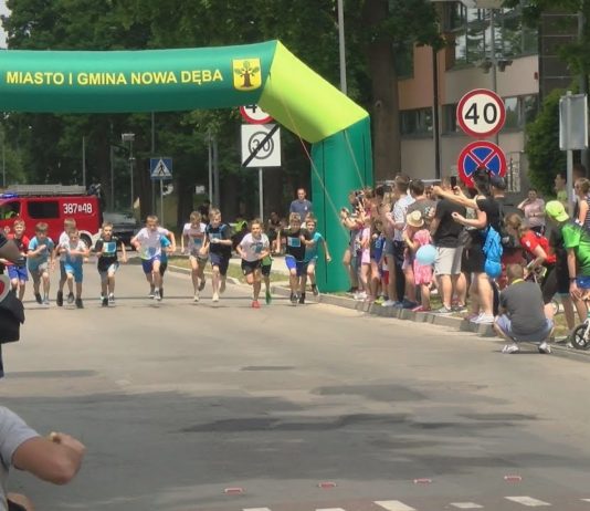 POBIEGLI ULICAMI MIASTA – SPORTOWA RYWALIZACJA W NOWEJ DĘBIE