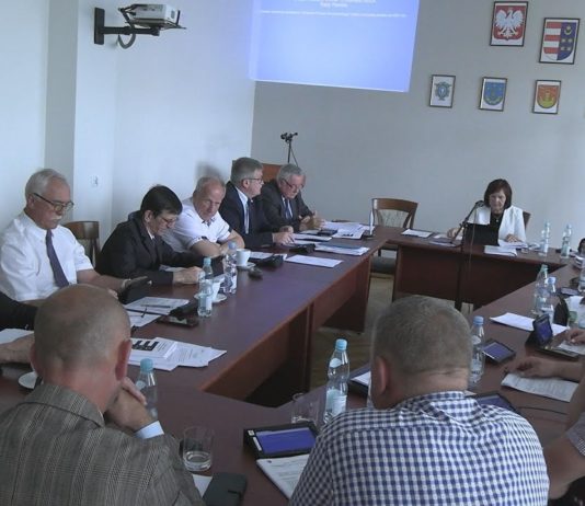RADA POWIATU TARNOBRZESKIEGO ZDECYDOWAŁA – ZARZĄD Z WOTUM ZAUFANIA I ABSOLUTORIUM