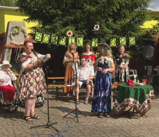 W TARNOBRZEGU POWITALI LATO – ZABAWA W DOMU POMOCY SPOŁECZNEJ