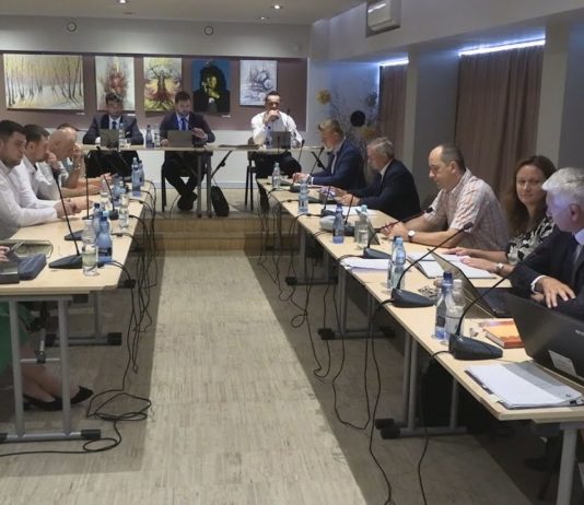 SESJA ABSOLUTORYJNA W NOWEJ DĘBIE – RADNI POZYTYWNIE OCENILI PRACĘ BURMISTRZA