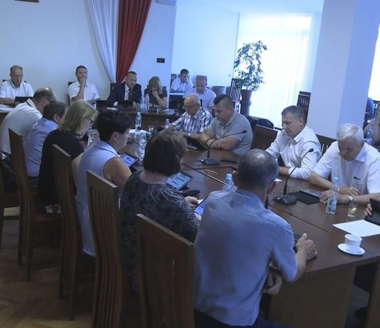WSZYSCY RADNI POPIERAJĄ BURMISTRZA – SESJA ABSOLUTORYJNA W BARANOWIE SANDOMIERSKIM