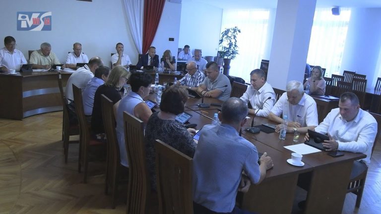 WSZYSCY RADNI POPIERAJĄ BURMISTRZA – SESJA ABSOLUTORYJNA W BARANOWIE SANDOMIERSKIM