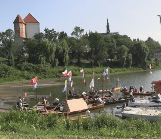 WODNIACY W HOŁDZIE BOHATEROM – WYPRAWA WARSZAWSKA WODAMI WISŁY