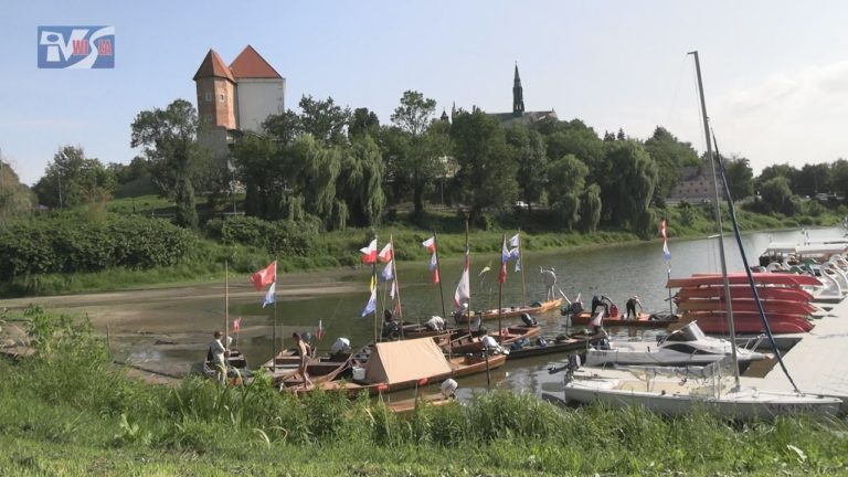 WODNIACY W HOŁDZIE BOHATEROM – WYPRAWA WARSZAWSKA WODAMI WISŁY