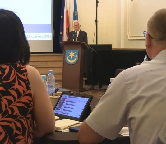 BURZLIWA SESJA W TARNOBRZEGU – PREZYDENT Z WOTUM ZAUFANIA I ABSOLUTORIUM