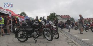 Z MIŁOŚCI DO MOTORYZACJI – ZABYTKOWE MOTOCYKLE ZJECHAŁY DO GRĘBOWA