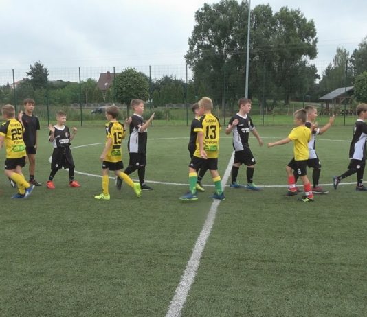 SZKOLENIE NA PIERWSZYM MIEJSCU – MŁODZI PIŁKARZE ROZWIJAJĄ SWOJE UMIEJĘTNOŚCI