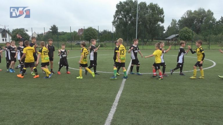 SZKOLENIE NA PIERWSZYM MIEJSCU – MŁODZI PIŁKARZE ROZWIJAJĄ SWOJE UMIEJĘTNOŚCI