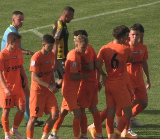 KOLEJNA BOLESNA PORAŻKA SIARKI – ZWYCIĘSTWO MŁODEJ DRUŻYNY Z LUBINA