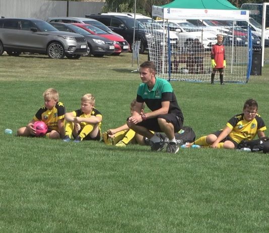 TURNIEJ PIŁKARSKI W TARŁOWIE – MŁODZI SIARKOWCY TRENUJĄ I GRAJĄ