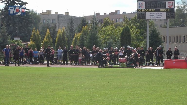 POWIATOWE ZMAGANIA STRAŻAKÓW – OCHOTNICY ZMIERZYLI SIĘ W SANDOMIERZU