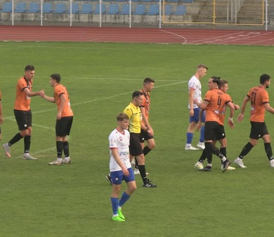 PIŁKARZE WISŁY SANDOMIERZ ROZBICI – DOMINACJA KSZO OSTROWIEC ŚWIĘTOKRZYSKI