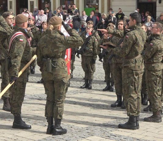 UROCZYSTOŚĆ W CENTRUM MIASTA – PRZYSIĘGA WOJSKOWA W SANDOMIERZU