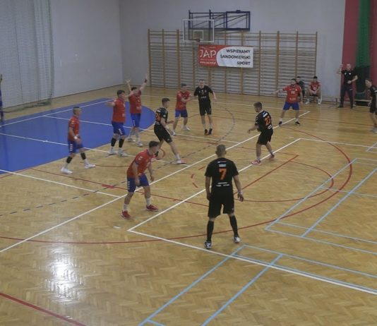 WISŁA SANDOMIERZ PRZEGRAŁA DERBY – PEWNA WYGRANA KSZO OSTROWIEC ŚWIĘTOKRZYSKI